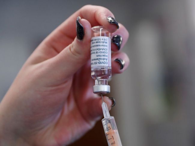 Taliansko po vyhlásení EMA obnoví očkovanie vakcínou od AstraZenecy