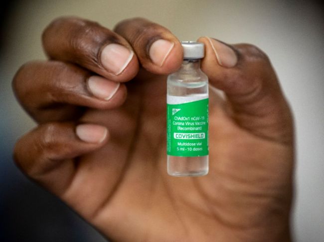 Firma AstraZeneca víta správu EMA o bezpečnosti a účinnosti jej vakcíny