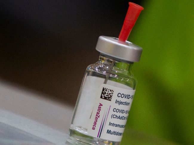 Von der Leyenová pohrozila AstraZenece zákazom vývozu, ak nebude plniť dohody