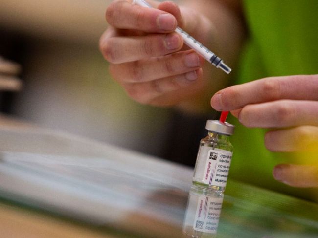 Dánsko hlási jedno úmrtie po podaní vakcíny od AstraZenecy
