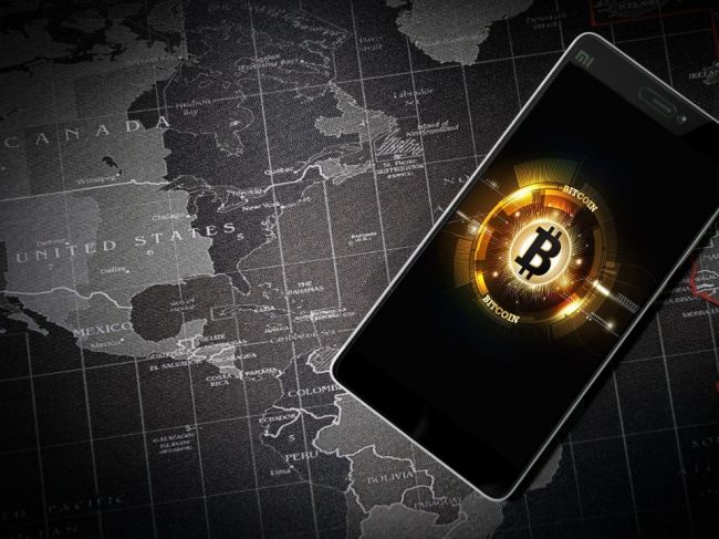 Desatina Američanov použila pomoc od vlády na investovanie do kryptomien
