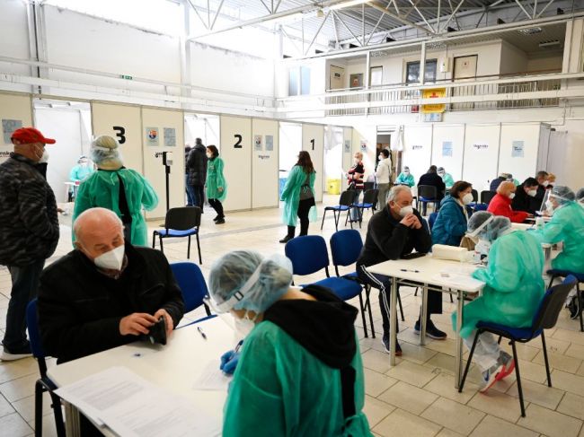 ZMOS trvá na prednostnom očkovaní pracovníkov miest a obcí