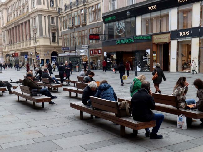 Rakúsko pre stúpajúci počet nakazených odkladá uvoľňovanie opatrení