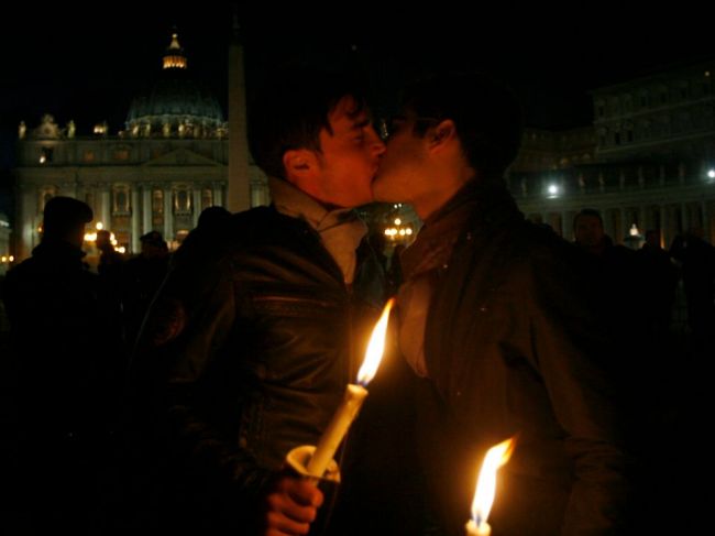 Nemeckí teológovia kritizovali postoj Vatikánu k homosexuálnym zväzkom