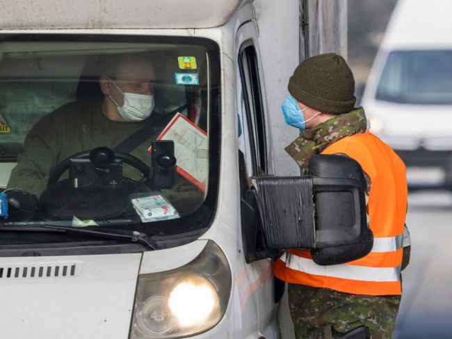 Východorakúske spolkové krajiny sprísňujú karanténne opatrenia