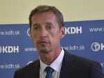 KDH chce zachrániť malé obchody a veriacim umožniť aspoň individuálnu pastoráciu