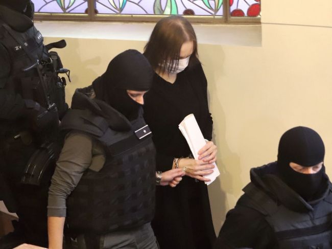 Zsuzsová obvinená v kauze prípravy vrážd zostáva vo väzbe do 3. novembra