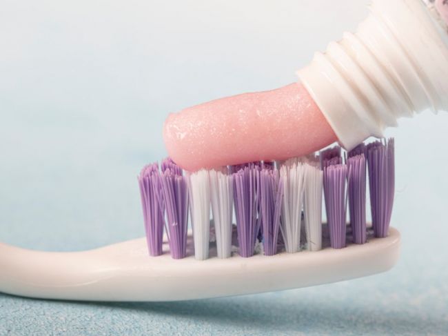 Zubná pasta môže vyvolať infekcie, hygienici varujú pred nebezpečnými výrobkami