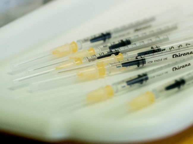 Na Slovensku pribudlo úmrtie po očkovaní, ŠÚKL priblížil výsledky pitvy