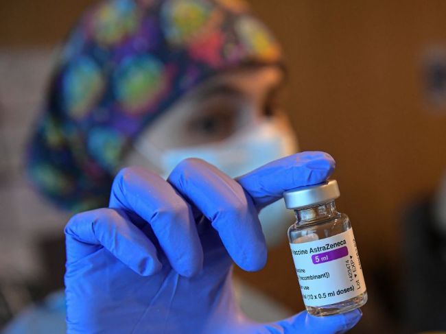 Vakcíny pre menej rozvinuté krajiny dodávané cez COVAX budú meškať