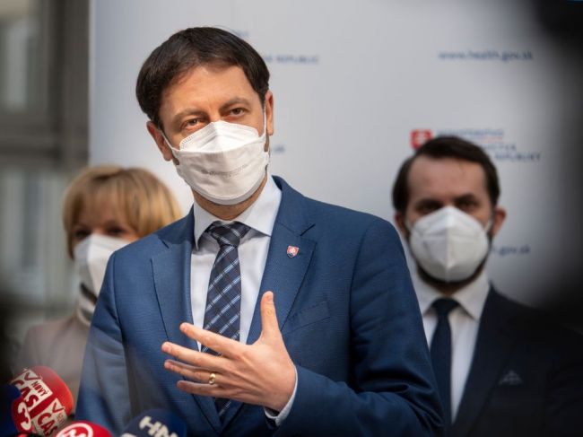 Vláda bude rozhodovať o uvoľnení opatrení, z COVID automatu vylúčia testovanie