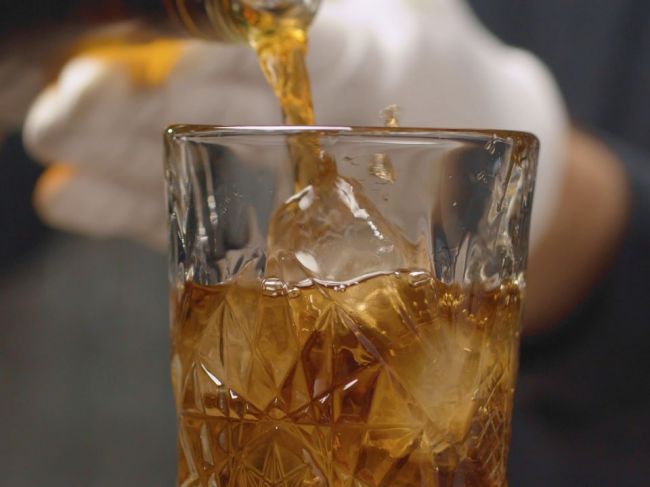 Stukovatenie pečene: 3 alkoholické nápoje, ktoré najviac zvyšujú jeho riziko