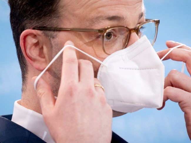 Spahn varoval, že v apríli môže dôjsť k preťaženiu zdravotníctva