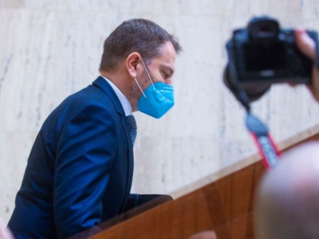 Po páde vlády riadi štát dosluhujúci kabinet, až do menovania novej exekutívy