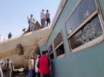 Egyptské úrady znížili počet potvrdených obetí zrážky vlakov na 19