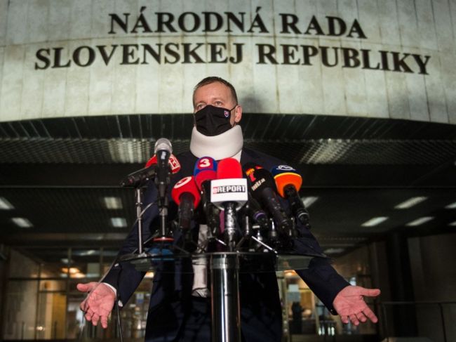 Poslanci by sa mali opäť zísť v utorok a pokračovať v prerušenom rokovaní