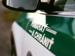 Zo zločinu lúpeže a únosu obvinili dvoch ľudí, obeť viezli v kufri auta