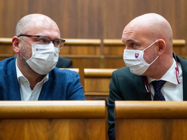 Do poslaneckých lavíc sa vrátili Sulík, Gröhling a Kolíková