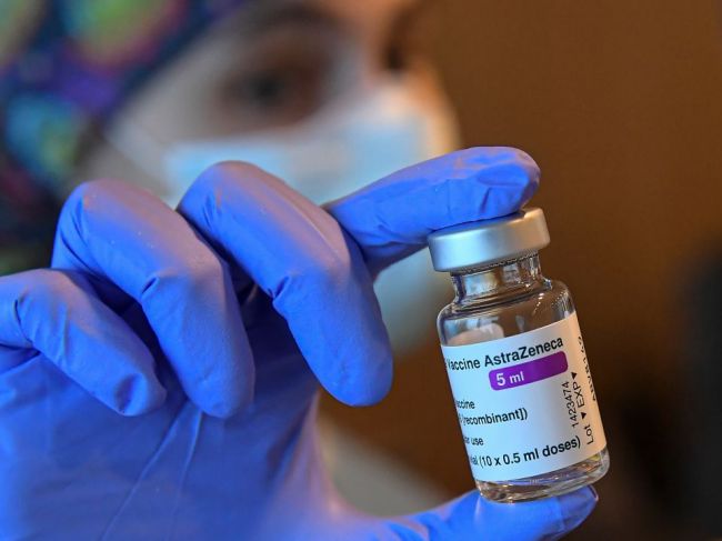 Berlín pozastavil očkovanie vakcínou AstraZeneca osôb mladších ako 60 rokov