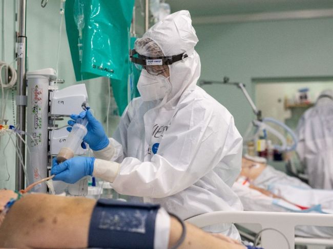 Skúsenosť s COVID-19 podľa prieskumu neznamená hneď vyššiu ochotu zaočkovať sa