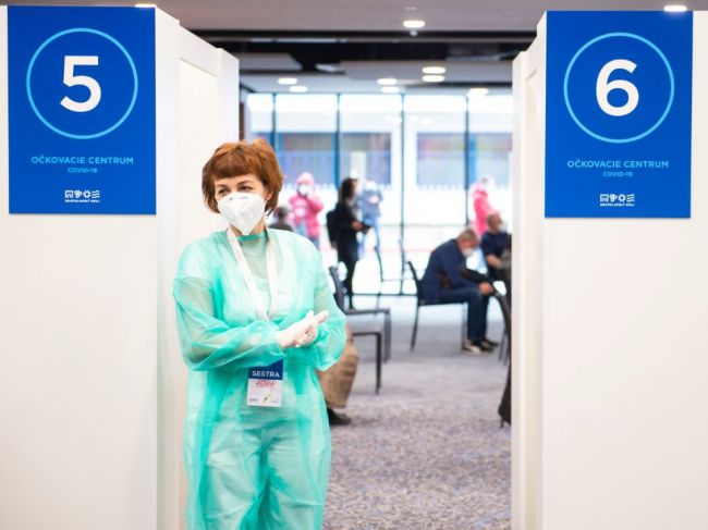 Zdravotnícky systém môže čoskoro prísť o 20 percent sestier, varuje komora