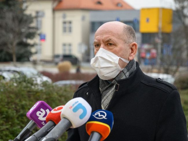 Riaditeľ Fakultnej nemocnice Nitra má siahať lekárom na platy