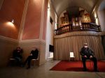 Slovenská lekárska komora reagovala na rozhodnutie umožniť návštevy kostolov