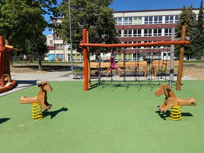 V parkoch a na detských ihriskách sú tiež potrebné rozstupy
