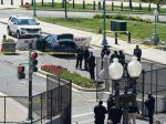 Vozidlo vo Washingtone vrazilo do bariéry pred sídlom Kongresu, zranilo dvoch policajtov