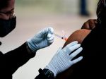 Johnson & Johnson oznámila, že v USA začala testovať vakcínu na dospievajúcich