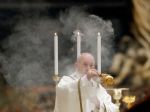 Katolíci si cez deň spomínajú na mŕtveho Krista, večer slávia veľkonočnú vigíliu