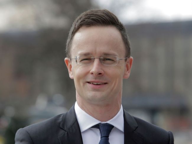 Szijjártó: Ak bude oficiálna požiadavka zo Slovenska, tak tamojší Sputnik V otestujeme