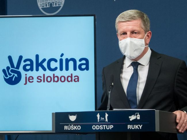 Veková hranica pre očkovanie sa znížila, zvažuje sa o jej úplnom zrušení