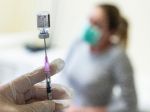 Tehotným ženám odporúčajú v Británii vakcínu od Pfizer/BioNTech alebo Moderny