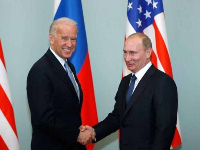 Putin prijal Bidenovo pozvanie na virtuálny summit 