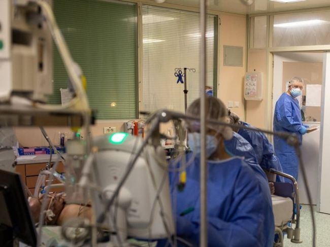 Z nemocníc prepustili takmer 90 pacientov, nové počty obetí koronavírusu ale neklesajú