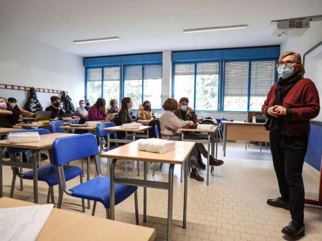 Takmer 30 % učiteľov tvrdí, že na pracovisku zažíva nevhodné podmienky
