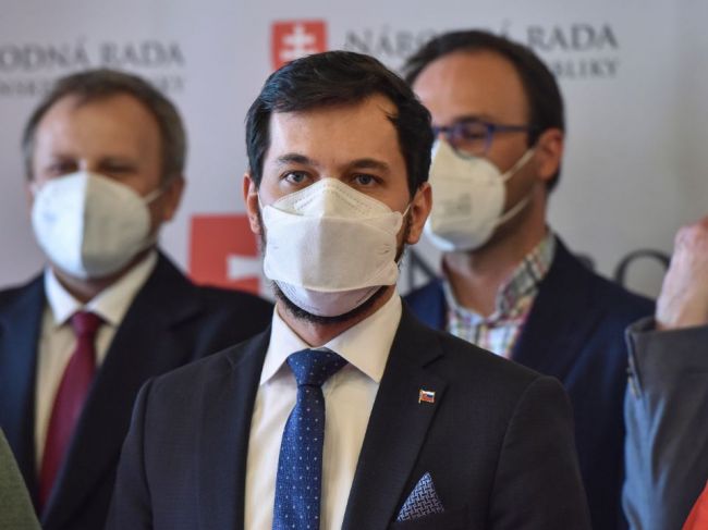 Za ľudí nepodporí návrh Hajšelovej o kolúznej väzbe, Smer a Hlas sú za