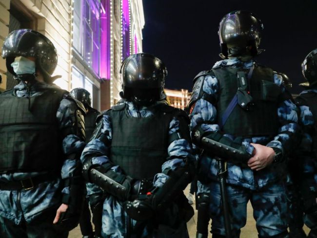Na protestoch za prepustenie Navaľného zadržali viac ako 1000 ľudí