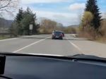 Video: Vodič sa snažil uniknúť polícii, nezastavili ho ani výstrely