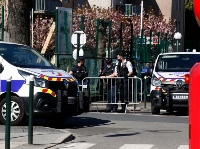 Útočník z Tuniska zabil nožom francúzsku policajtku