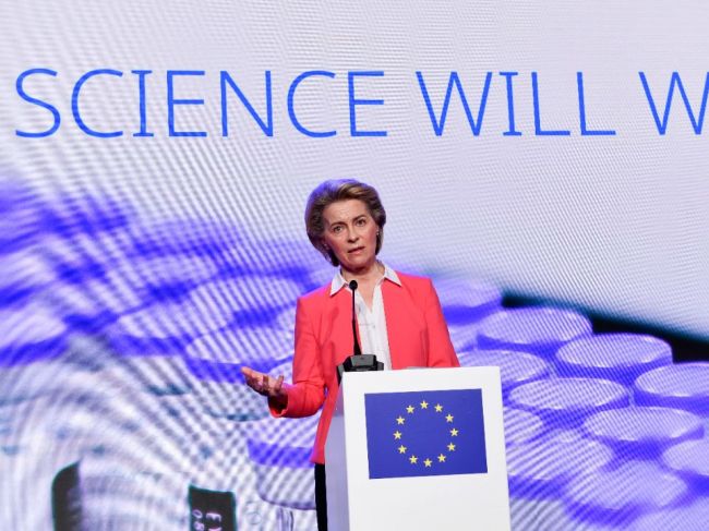 EÚ uzavrie zmluvu na dodávku 1,8 miliardy dávok vakcíny Pfizer