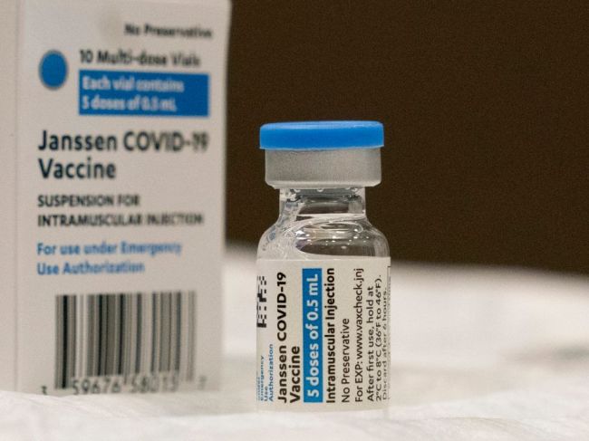 Odborníci v USA odporučili obnoviť očkovanie vakcínou od Johnson & Johnson