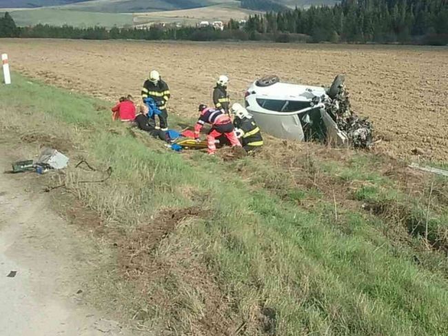 FOTO: Dopravná nehoda si vyžiadala 7 zranených osôb