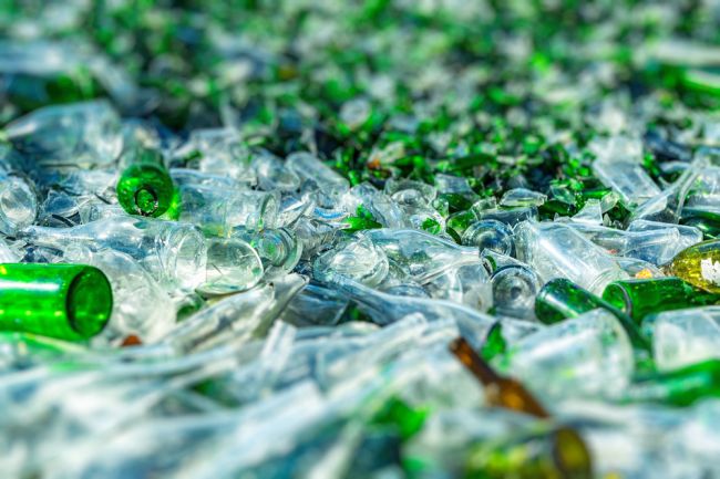 Sklo možno recyklovať donekonečna, triediť treba aj jeho úlomky
