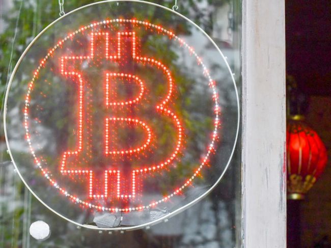 Bitcoin sa v pondelok výrazne posilnil