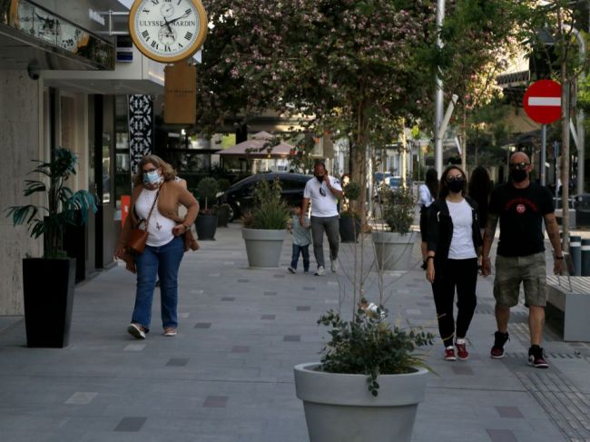 Cyprus ruší karanténu pre úplne zaočkovaných a ľudí s negatívnym PCR testom