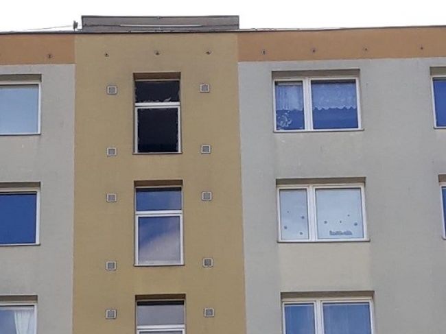 Obyvateľov bytovky vystrašil výbuch, museli ich evakuovať