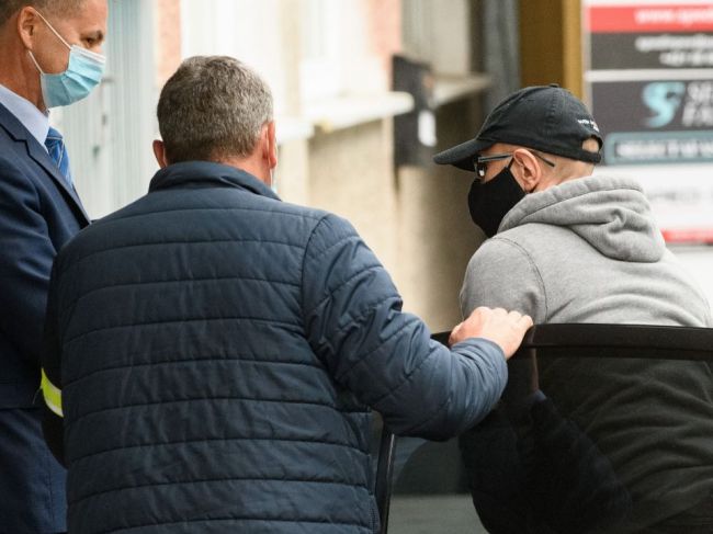 Podnikateľovi Zoroslavovi Kollárovi predĺžili väzbu o štyri mesiace