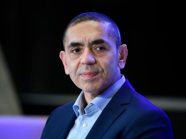 Šéf BioNTechu: Vakcína je účinná i voči indickému variantu koronavírusu